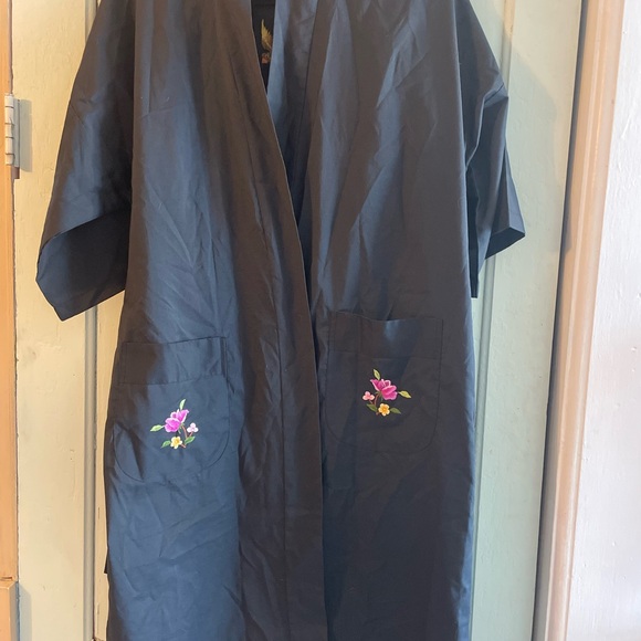 Vinatage Embroidered Robe - Picture 2 of 2